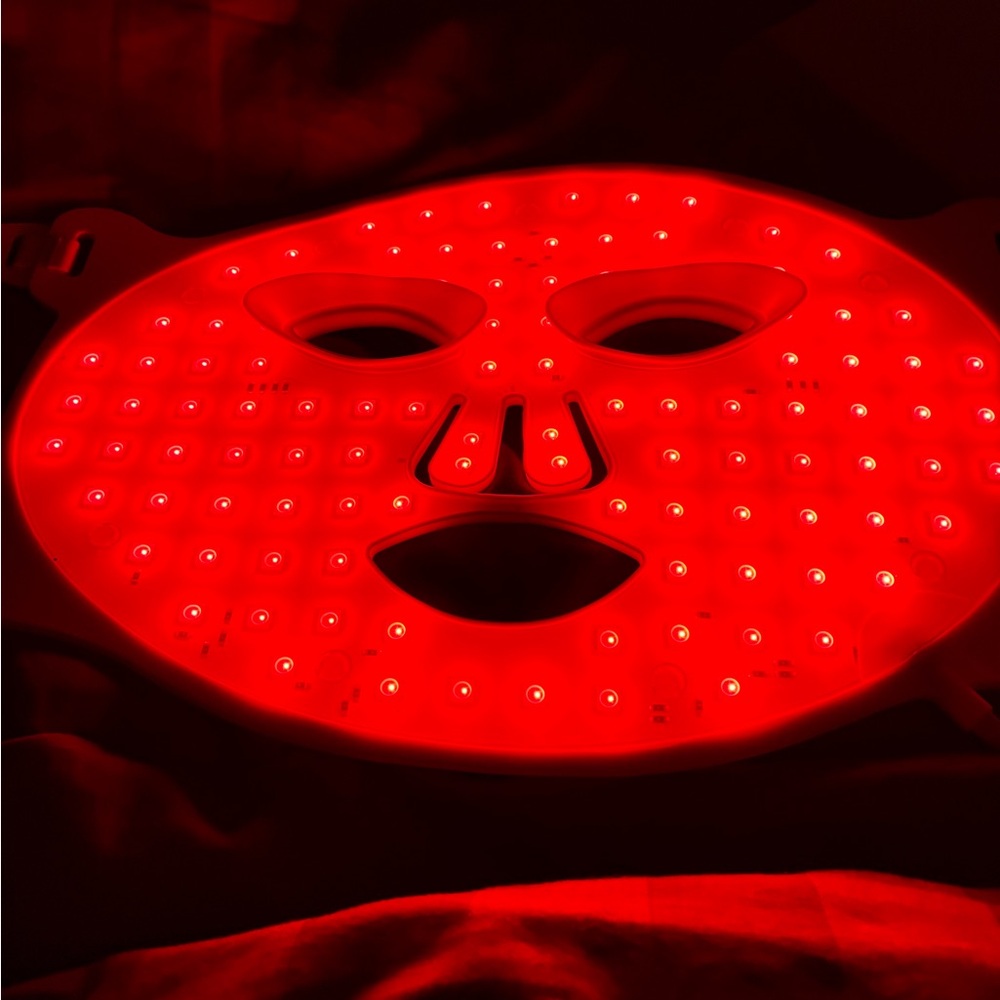 White LED Facial Mask - Picture 10 of 11